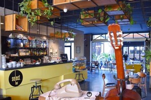 Bar (en el alojamiento)