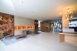 Coin salon dans le hall