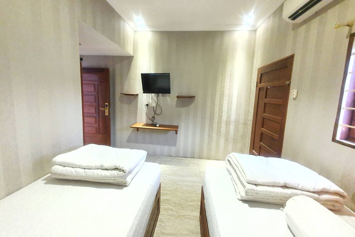 Standard Double or Twin Room | WiFi (free), bed sheets