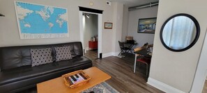 TV, offices - Kid and pet friendly 2 nd floor duplex (Pacific)