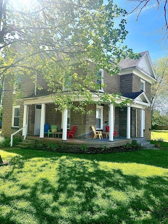 Exterior. Kid and pet friendly 2 nd floor duplex