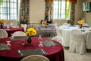 Desayuno continental gratuito y diario