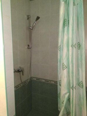 Standard Double Room | Bathroom | Shower, free toiletries, hair dryer, slippers - Jolki Palki (Kremenchuk)