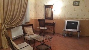 Junior Suite | In-room safe, blackout drapes, iron/ironing board (on request) - Jolki Palki (Kremenchuk)