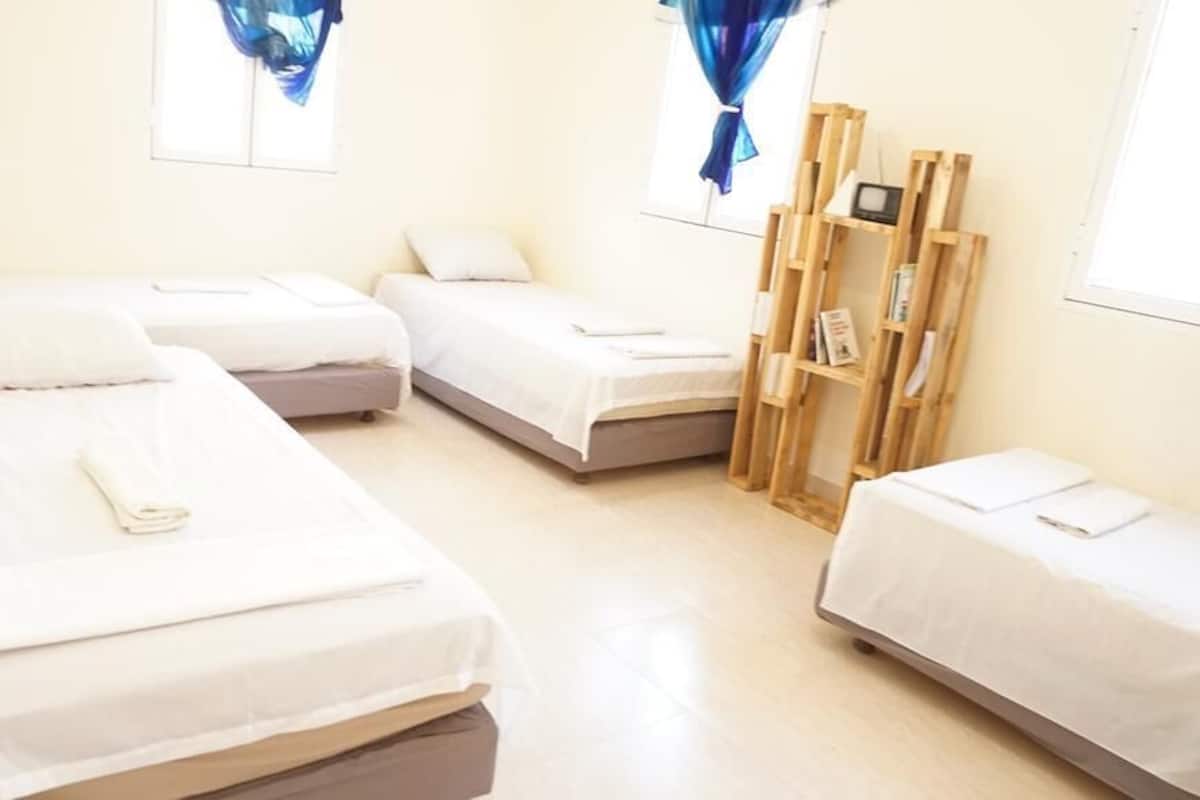 Shared Dormitory (Simbad The Sailor Man: 4 Single Beds)