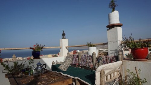 1001 Nights Surf Hostel