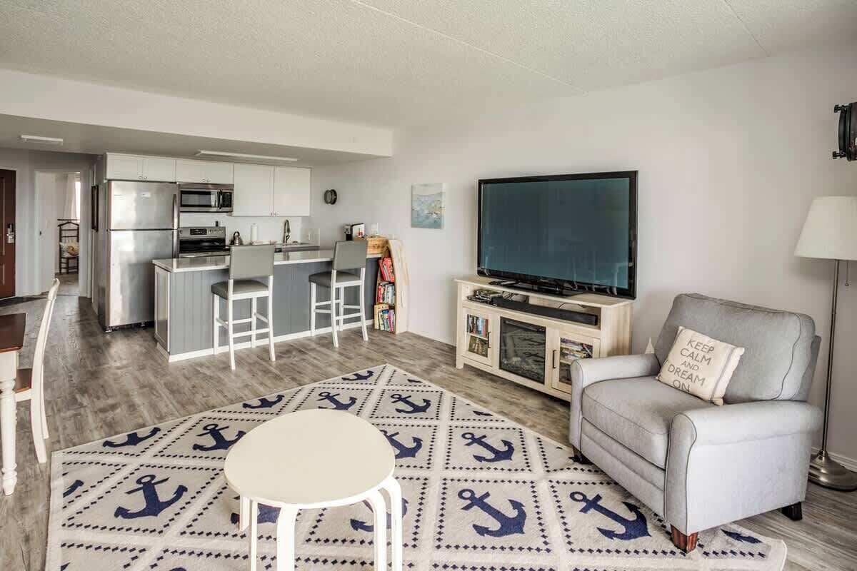 TV, fireplace
