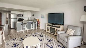 TV, fireplace