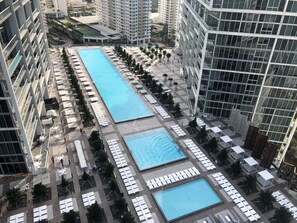 Outdoor pool, a heated pool - Fun Getaway in the Center of Downtown Miami , available for art Basel (Miami)