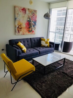 Smart TV - Fun Getaway in the Center of Downtown Miami , available for art Basel (Miami)