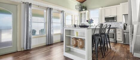 Refrigerador, microondas, horno, placa de cocina