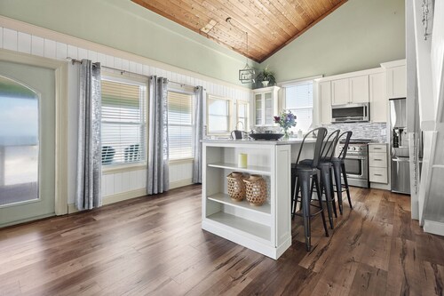 Ocean front 5 bedroom pet friendly beach house rental in Florida sleep 10