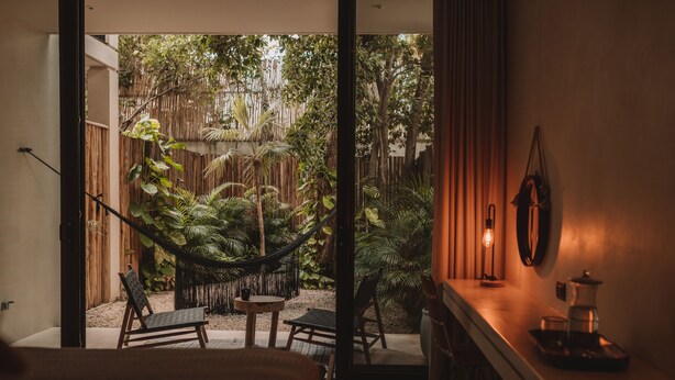 Luxury Suite with King Bed Terrace and Garden | 1 ห้องนอน, มินิบาร์, ตู้นิรภัยในห้องพัก, โต๊ะทำงาน