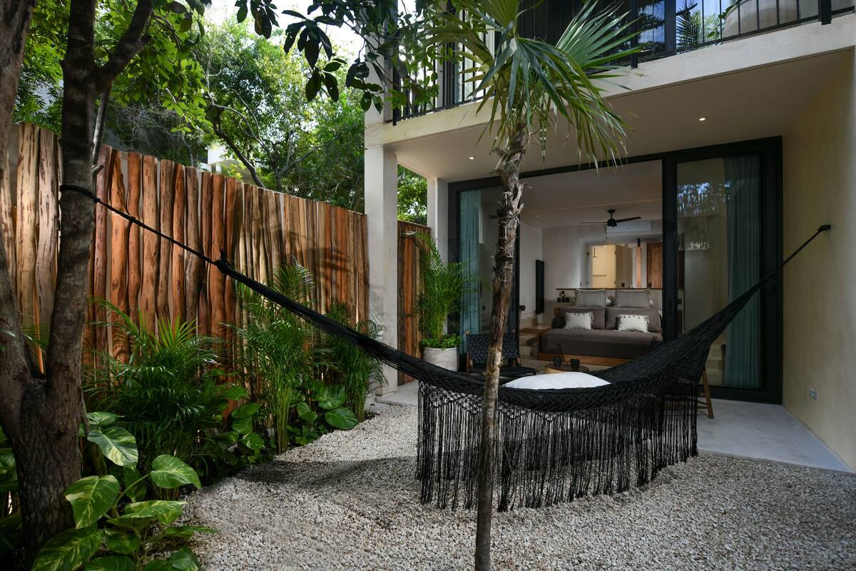 Luxury Suite with King Bed Terrace and Garden | 露台/庭院