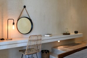 1 多间卧室、迷你吧、客房内保险箱、办公桌