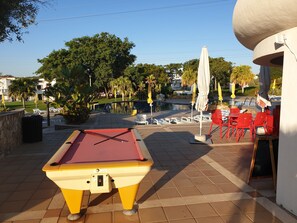 Outdoor dining - Club Albufeira - Air conditioned, 2 beds 2 bath with Fibre WiFi  throughout. (Albufeira)