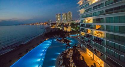 💚🤍 ❤️ Gorgeous Luxury Condo Peninsula 💚🤍 ❤️