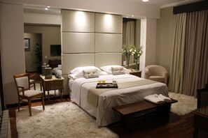 Minibar, in-room safe, desk, blackout curtains - MG Design Hotel Boutique - Adults Only (Salta)