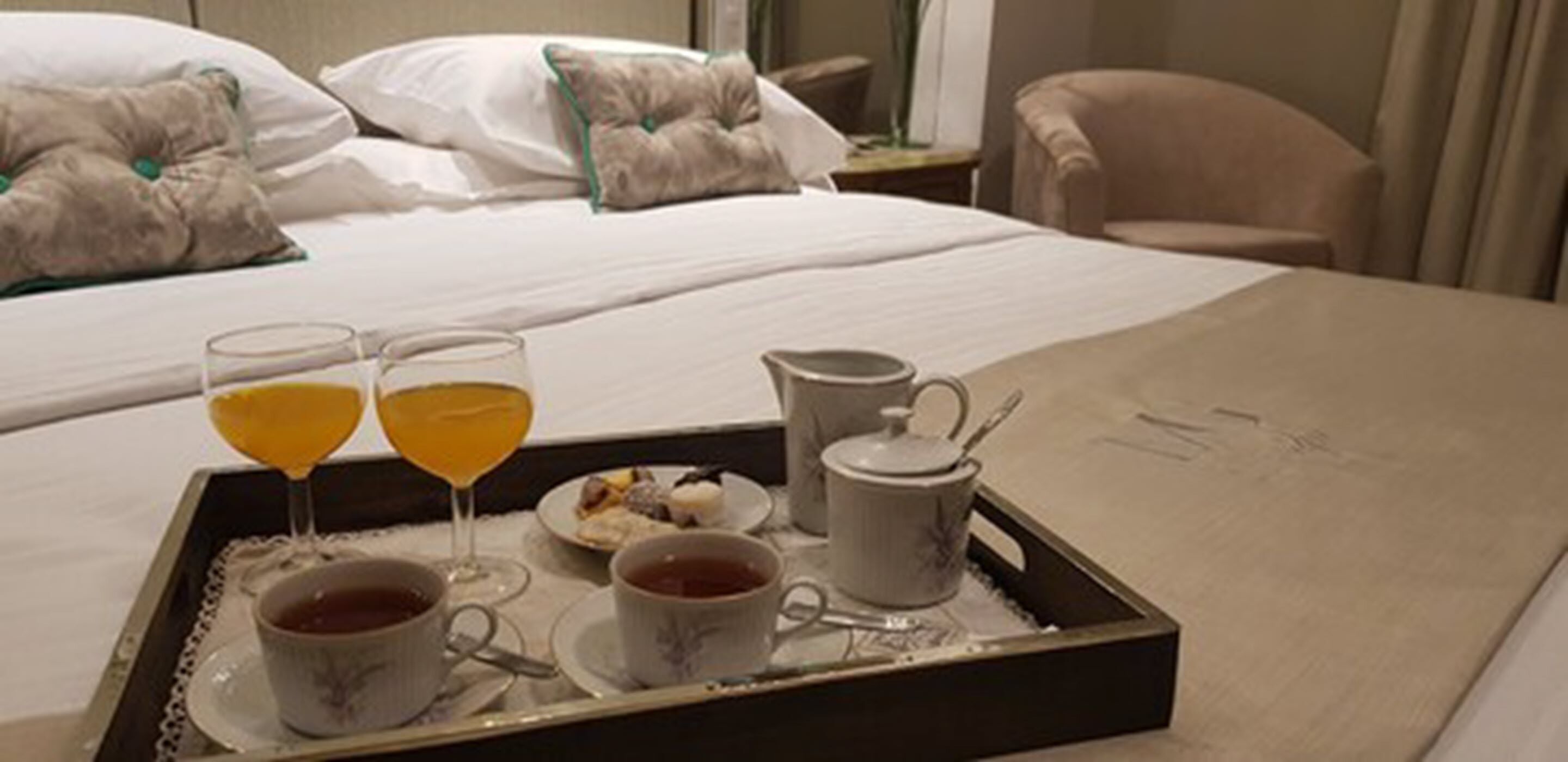 Luxury Double Room | Minibar, in-room safe, desk, blackout drapes