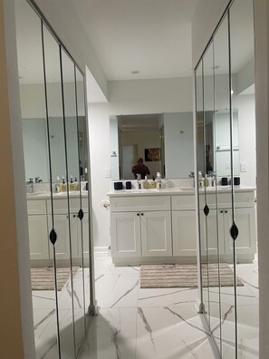 Bathroom - Heaven of Siesta Key, one step to #1 beach in Sarasota (Siesta Key)