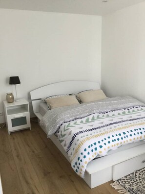 1 habitación, tabla de planchar con plancha, wifi gratis y ropa de cama 