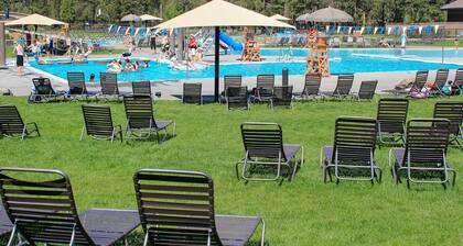 17 Duck Pond Lane ~ ¡12 PASOS SHARC Y NUEVA TINA CALIENTE!