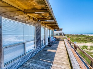 Terrace/patio - Toes In The Sand Drink In My Hand (Freeport)