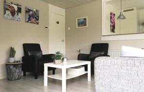 TV, caminetto, lettore DVD, impianto stereo