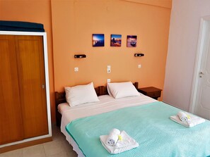 5 habitaciones, tabla de planchar con plancha, wifi y ropa de cama