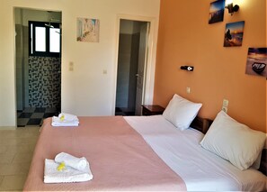5 habitaciones, tabla de planchar con plancha, wifi y ropa de cama 
