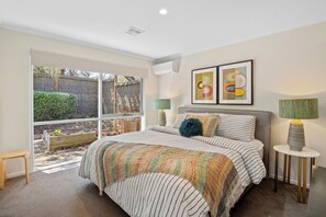 4 bedrooms, WiFi, bed sheets