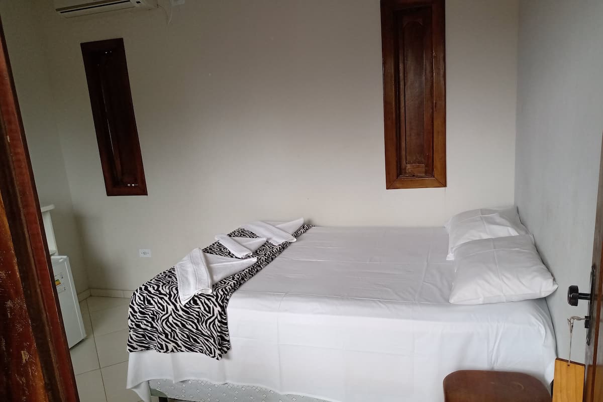 Kamar Double Basic | 1 kamar tidur, Wi-Fi gratis, dan seprai linen