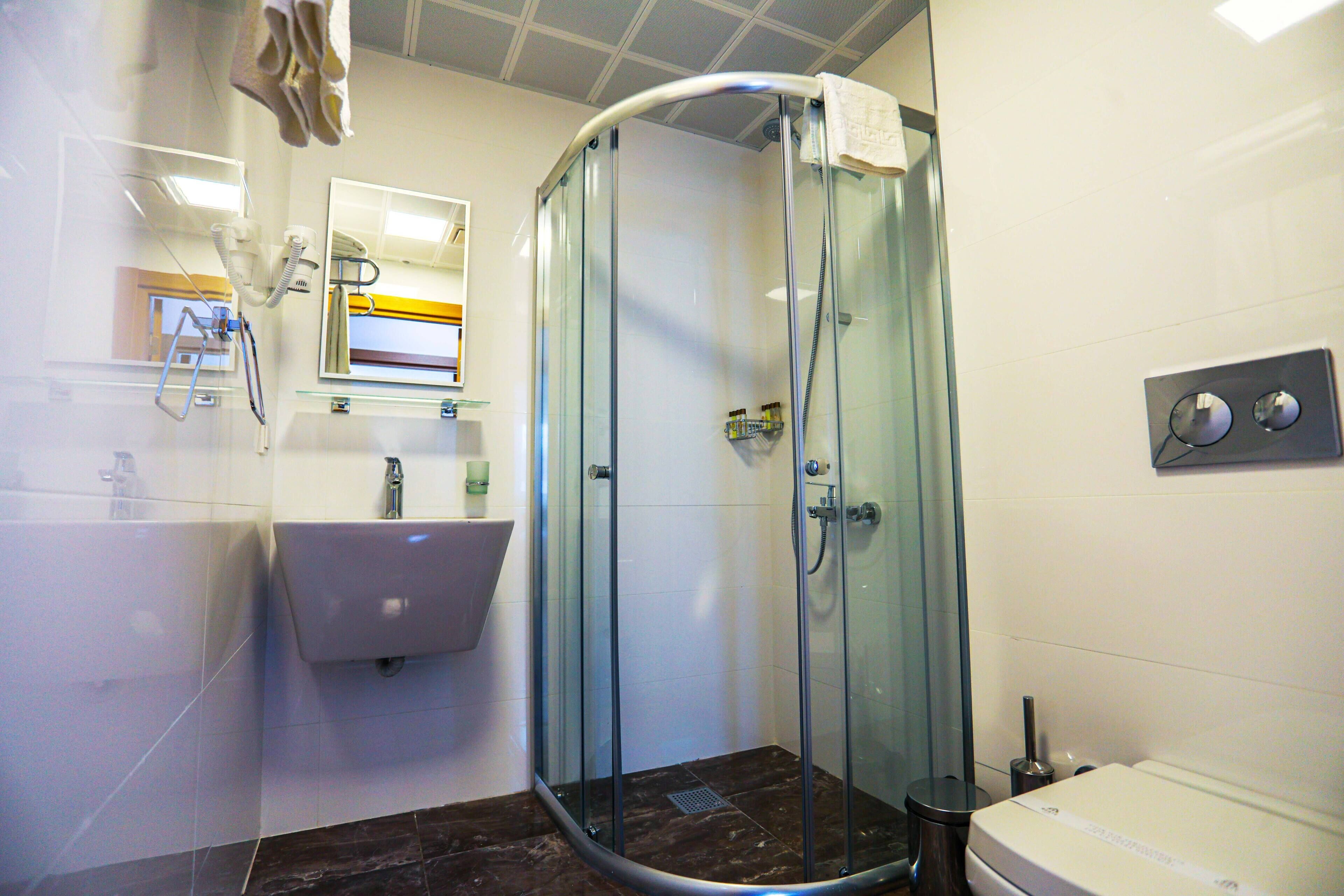 shower, free toiletries, hair dryer, towels