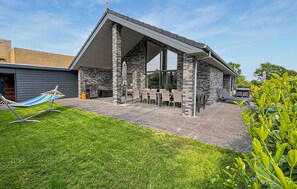 Outdoor dining - Amazing home in Grenaa with WiFi (Grenaa)