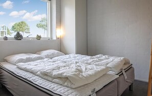 4 bedrooms, travel cot, free WiFi