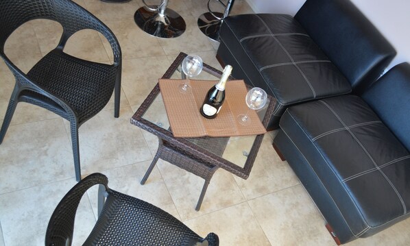 تلفزيون بشاشة مسطحة