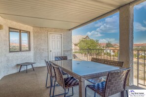 Outdoor dining - Las Palmas 113 Snow Canyon View with Water Park (St. George)