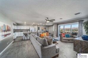 TV, offices - Las Palmas 113 Snow Canyon View with Water Park (St. George)