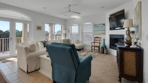 Smart TV, fireplace, DVD player - Seaview Villas @ Seagrove, Near Beach, Large Pool + Free Attraction Tickets! (Santa Rosa Beach)