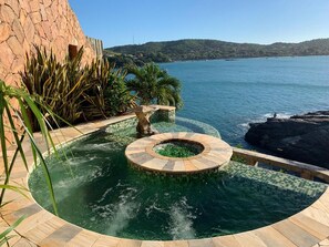 Room (Suite Fogo Hidro Piscina Deck) | Terrace/patio - Cachoeira Inn (Búzios)