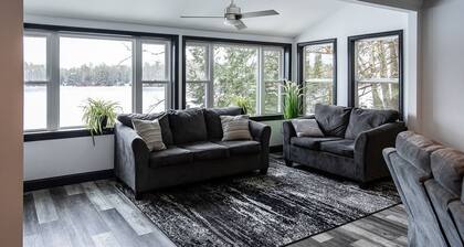 Luxurious Lakeside Retreat on Pequawket Lake