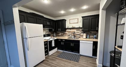 *The Lovely Place* Stunning 3BR 1.5 BA Sleeps 7. Private driveway RV parking.