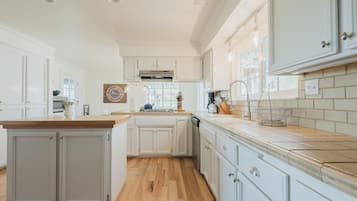 Micro-ondas, cooktop, lava-louças