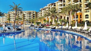 Piscina all'aperto, una piscina riscaldata