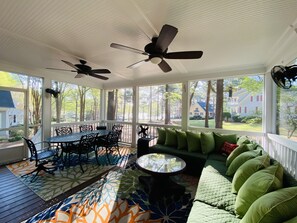 Interior - Spring and Summer at the Lake! Heaven on Earth! Memory Making    🛶❤️🐟 ⛳️ 💦 🚲 🚤 (Eatonton)