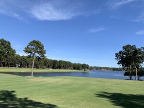 Golf - Fall fun at the Lake! Heaven on Earth! Boating, Fishing, Memory Making 🍁🛶🍂💚🏌🏿‍♂️ (Eatonton)