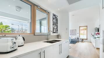 Fridge, microwave, oven, stovetop