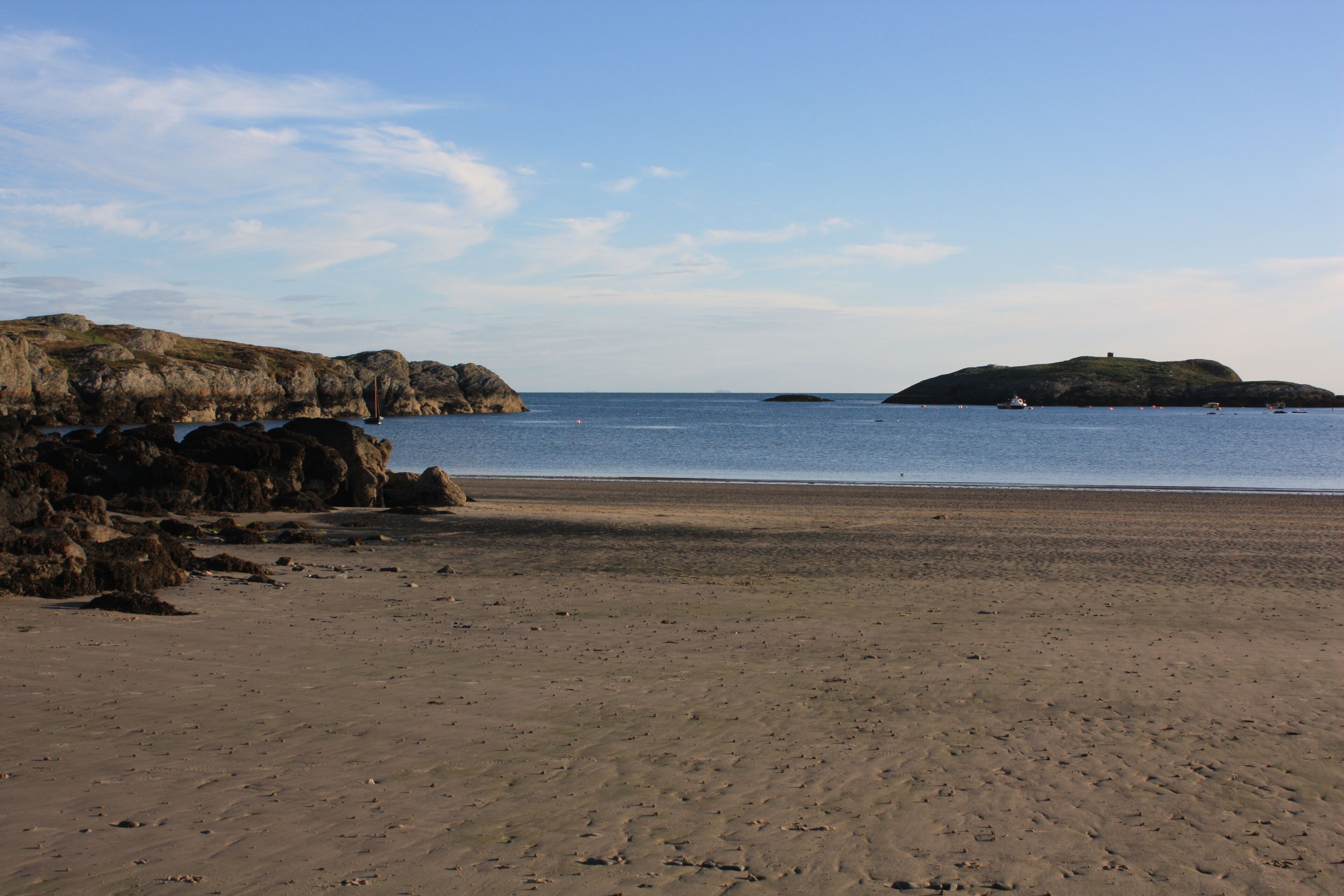 Nær stranden og solsenger