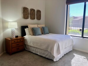 3 bedrooms, desk, iron/ironing board, free WiFi