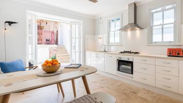 Refrigerador, microondas, horno y lavavajillas